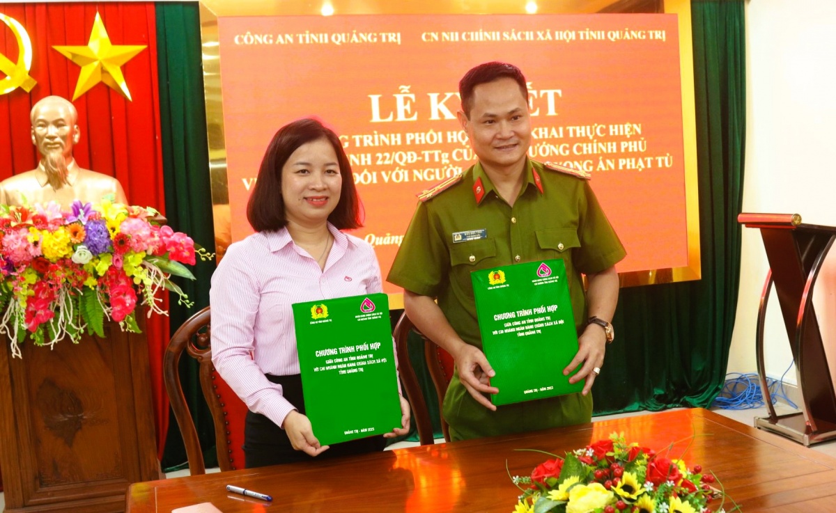Chi nhánh NHCSXH tỉnh Quảng Trị và Công an tỉnh Quảng Trị ký kết phối hợp triển khai chính sách tín dụng đối với người chấp hành xong án phạt tù.