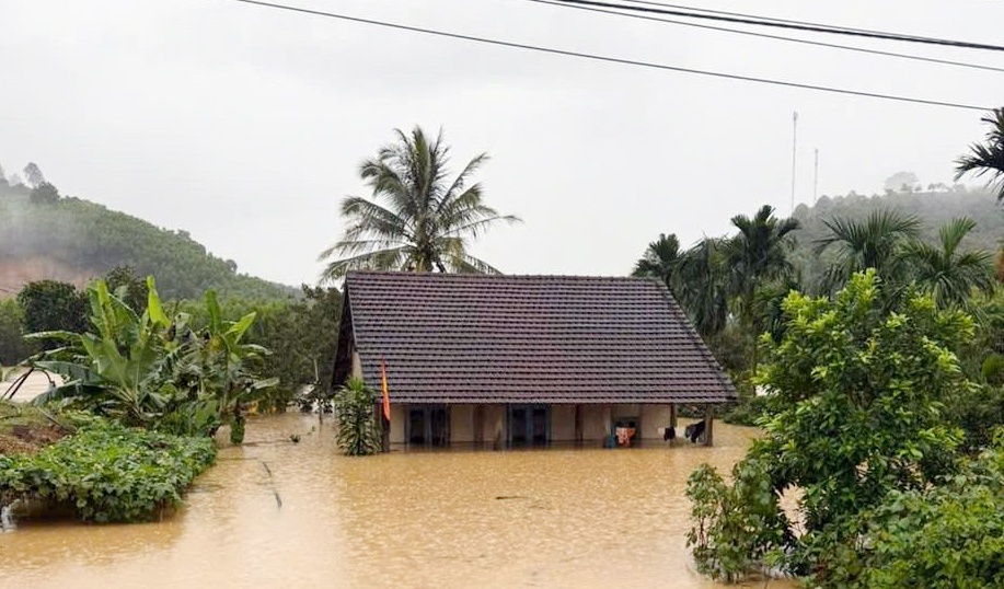 Mưa lớn gây ngập rộng, nguy cơ lũ quét, sạt lở đất ở nhiều địa phương