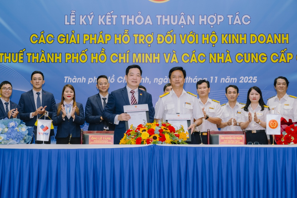 Đại diện Thuế TP.HCM và VNPAY ký kết thỏa thuận hợp tác