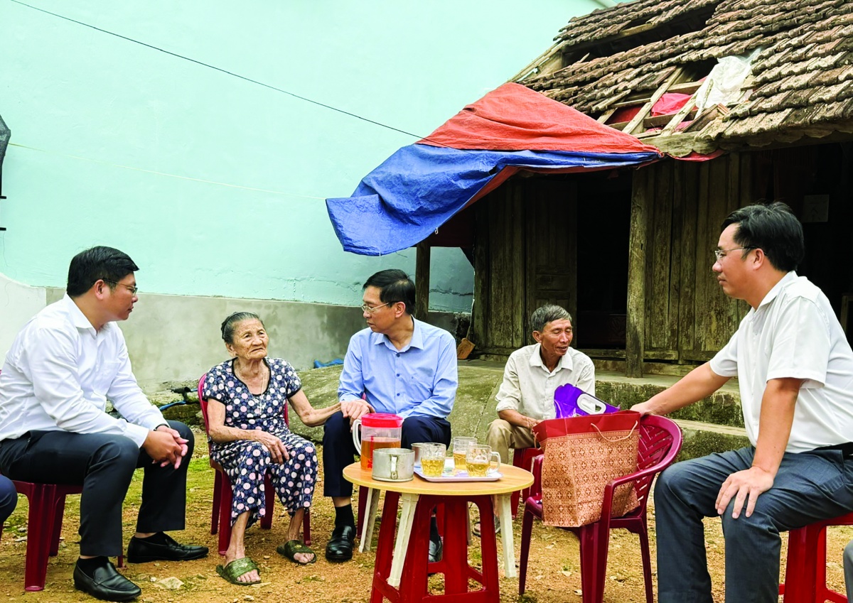 Lãnh đạo Petrovietnam động viên người dân bị ảnh hưởng bởi thiên tai tại miền Trung