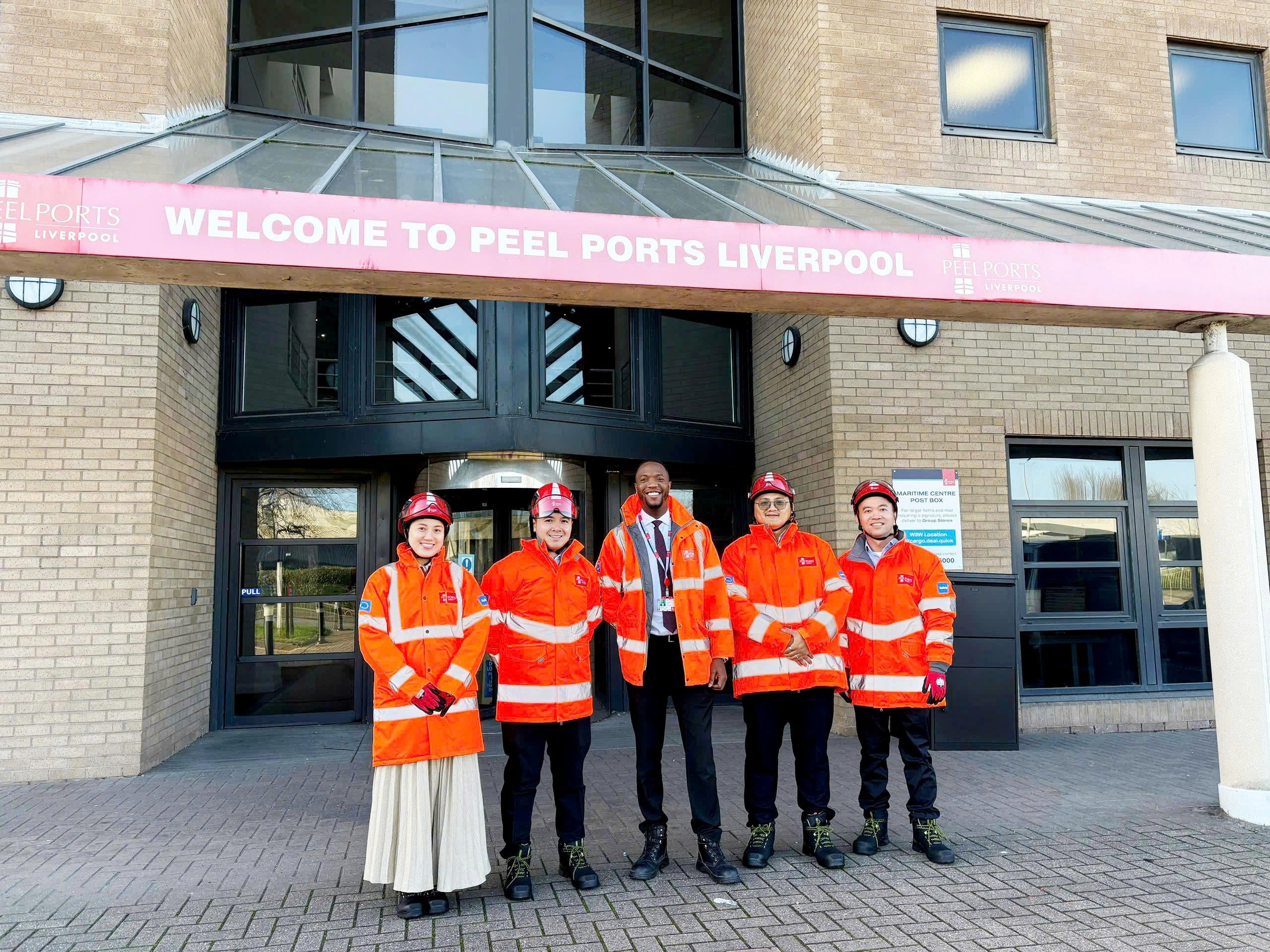 Cảng quốc tế Long An tham quan Cảng Liverpool