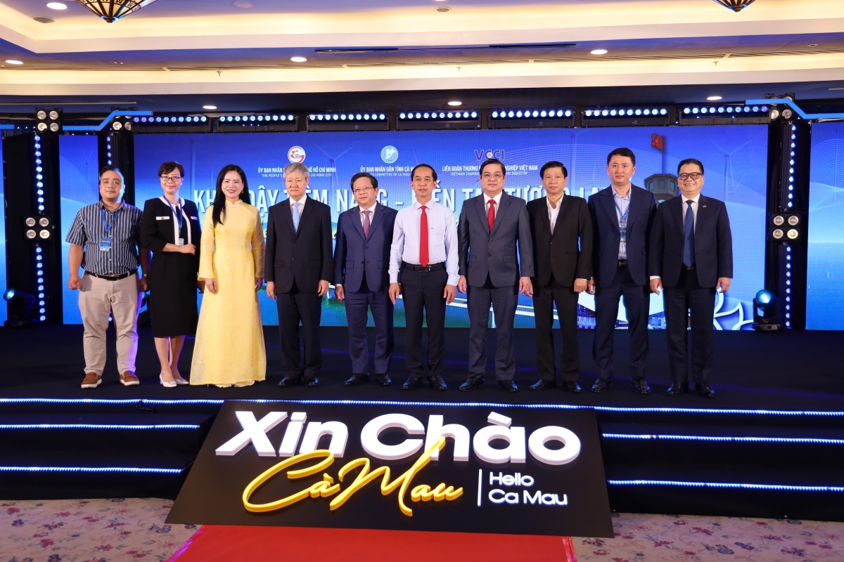 Các đại biểu chụp ảnh lưu niệm tại Hội nghị.