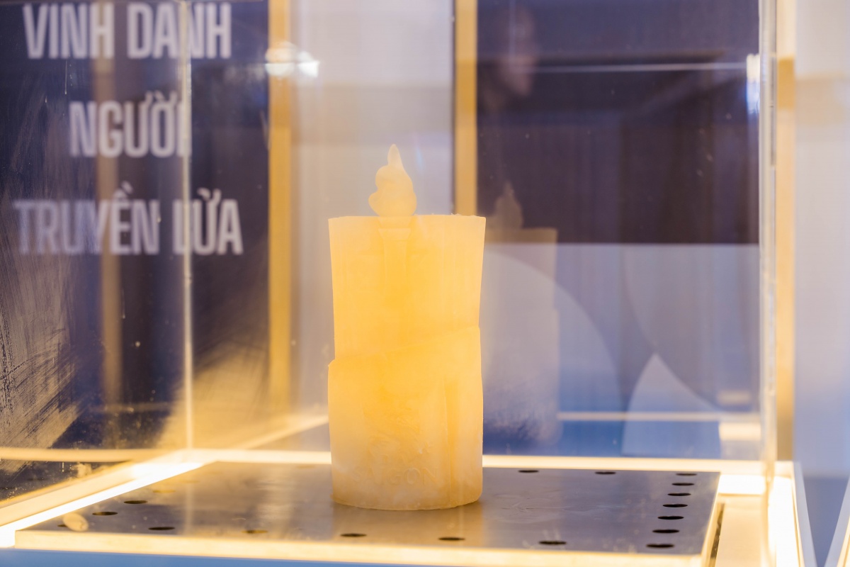 Bộ sưu tập Viên Đá Biểu Tượng được làm từ bia Sài Gòn đại diện cho 6 lĩnh vực của giải thưởng (1)