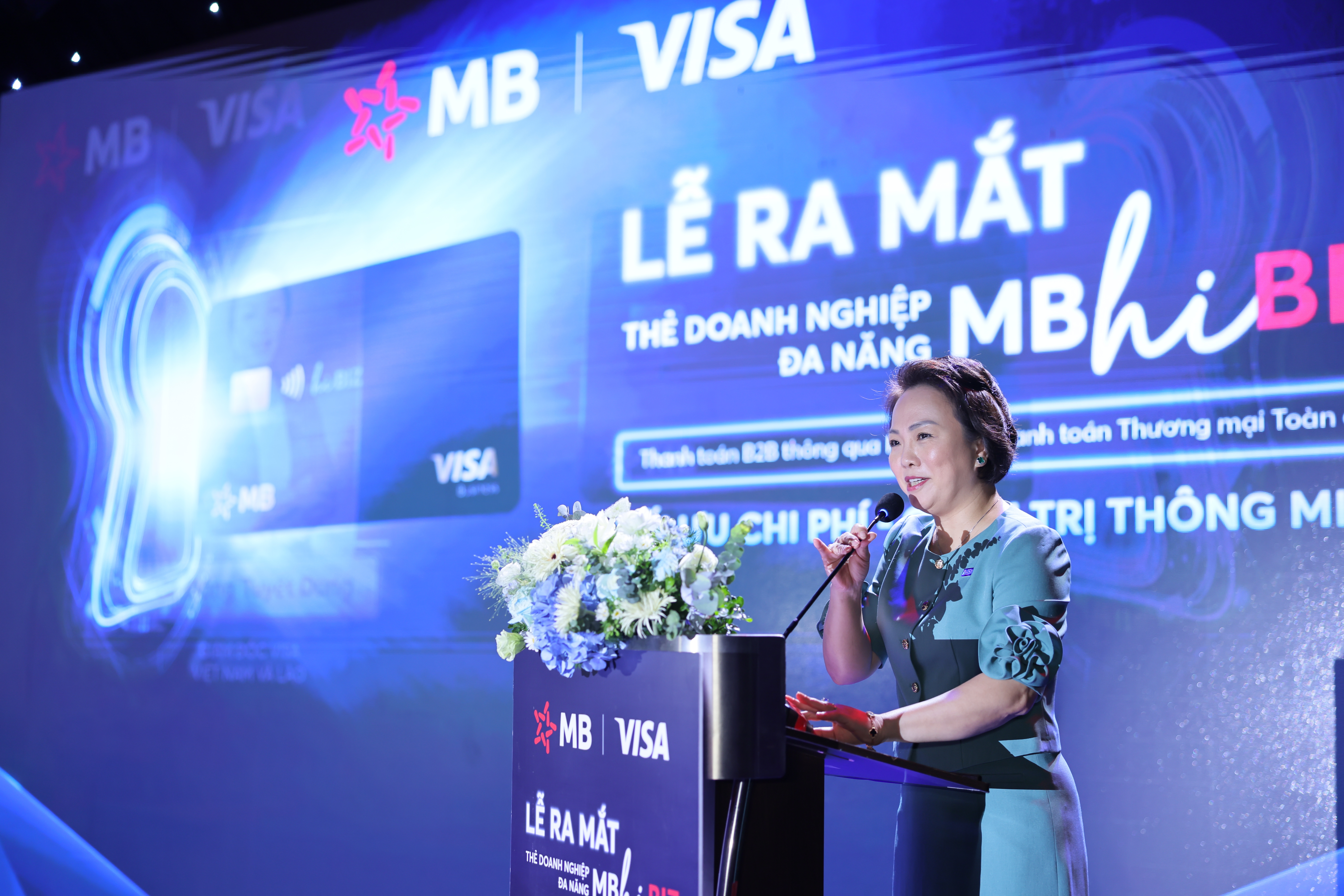 Bà Đặng Tuyết Dung, đại diện VISA chia sẻ tại hội nghị Bà Đặng Tuyết Dung, đại diện VISA chia sẻ tại hội nghị