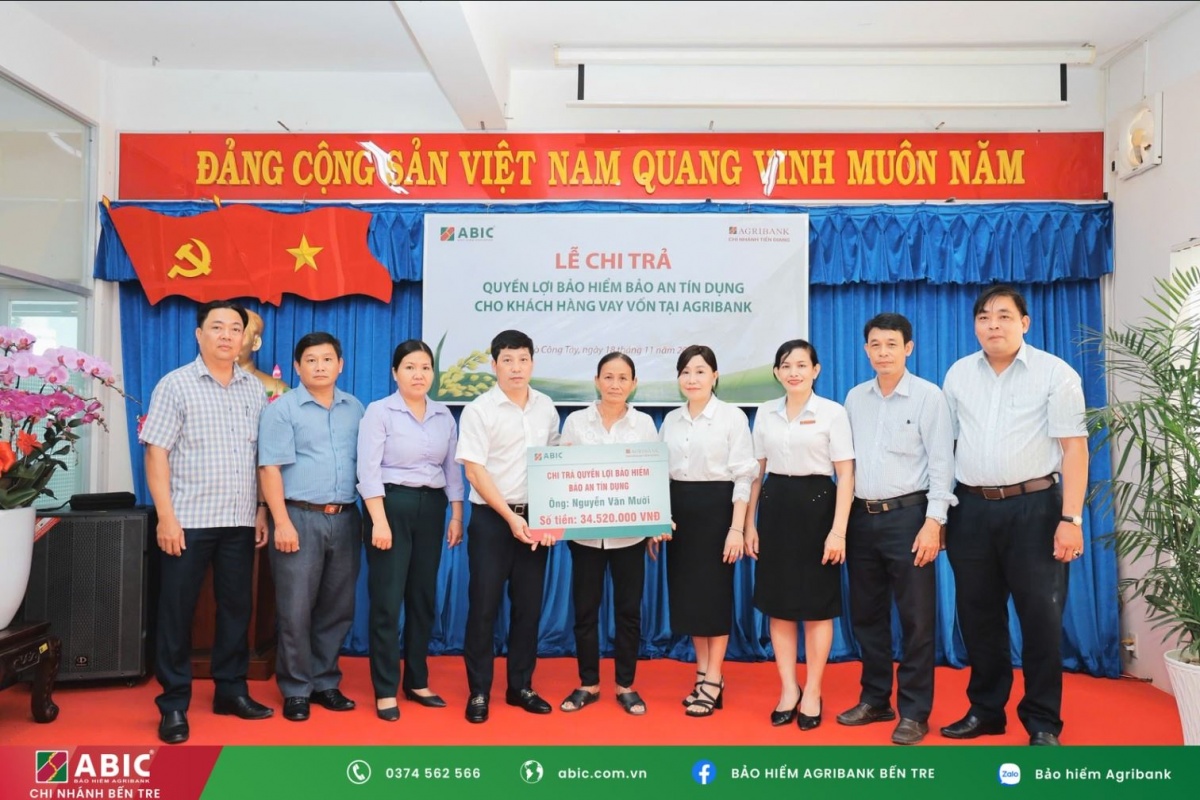 Bảo hiểm Agribank chi nhánh Bến Tre chi trả hơn 700 triệu đồng quyền lợi cho khách hàng