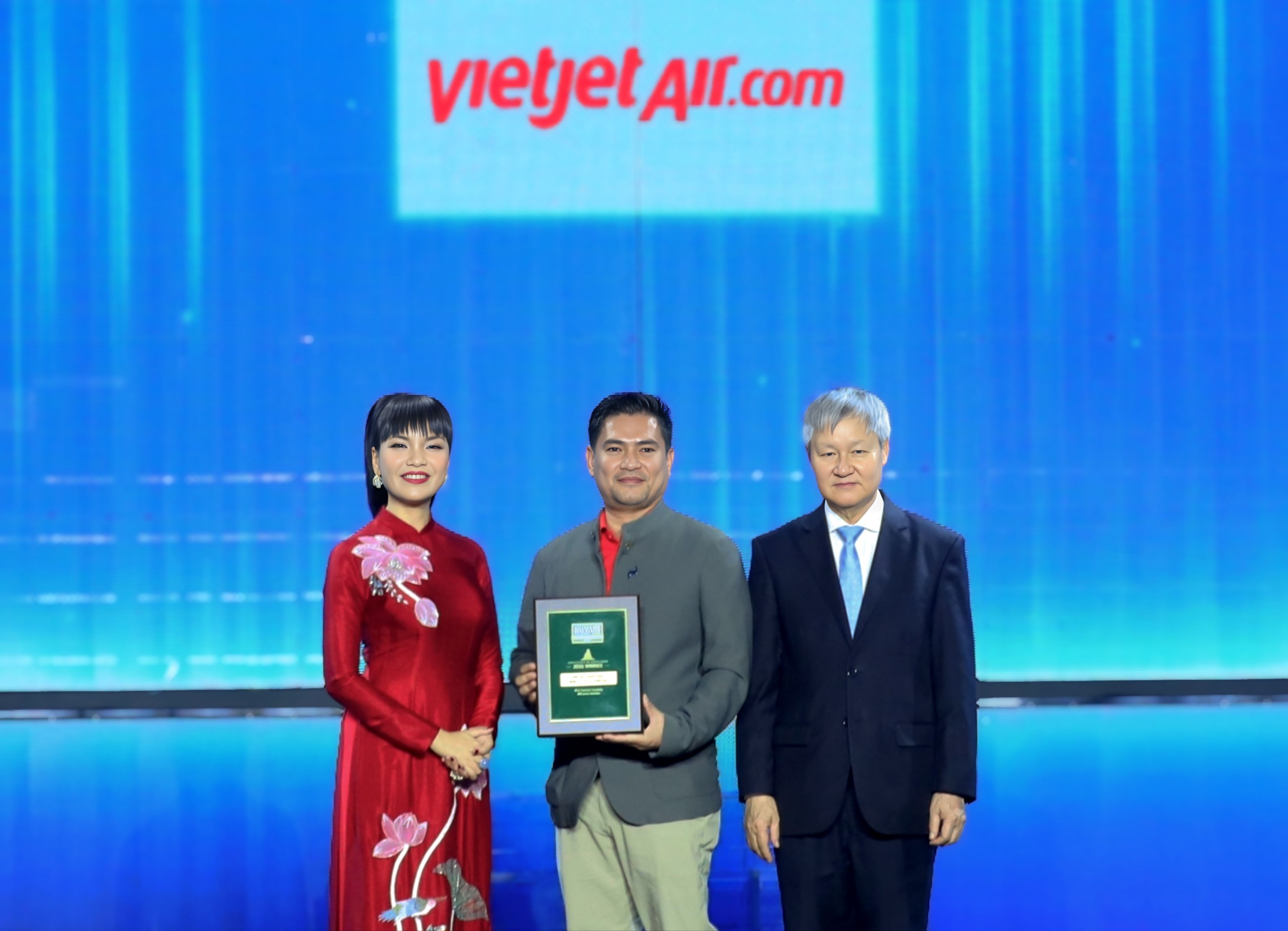Vietjet, FPT trong top “Nơi làm việc tốt nhất Việt Nam 2025” Vietjet, FPT trong top “Nơi làm việc tốt nhất Việt Nam 2025”