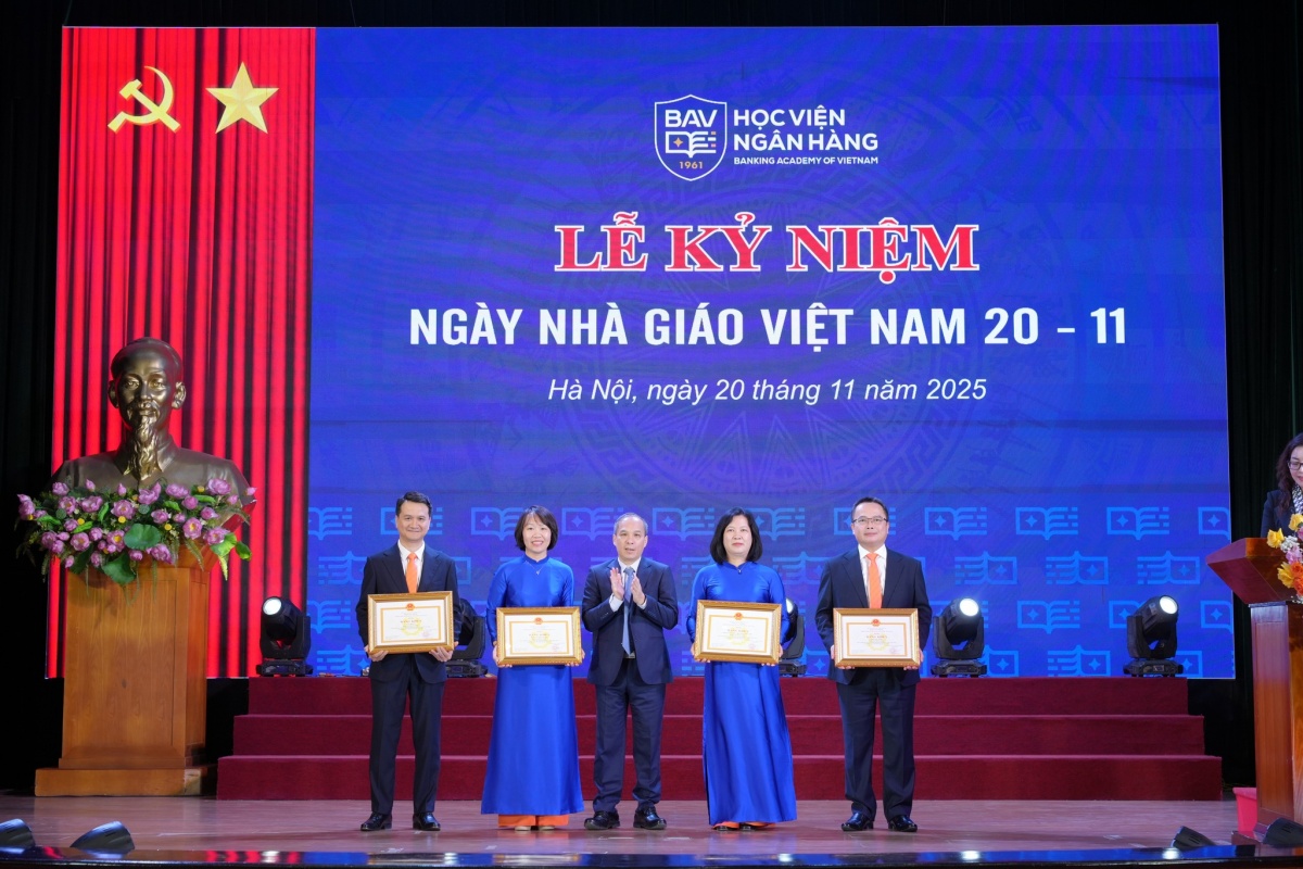 Học viện Ngân hàng tổ chức kỷ niệm 43 năm Ngày Nhà giáo Việt Nam