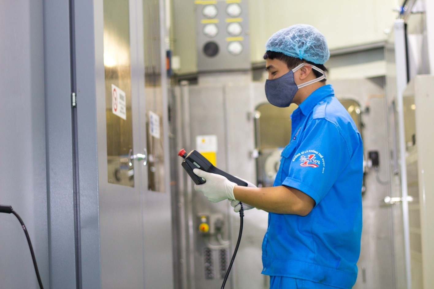 3/ Công nghệ chiết lạnh vô trùng Aseptic được thiết kế, vận hành hoàn toàn khép kín, tự động, vô trùng tuyệt đối và tiết kiệm tài nguyên vì một Việt Nam xanh hơn.