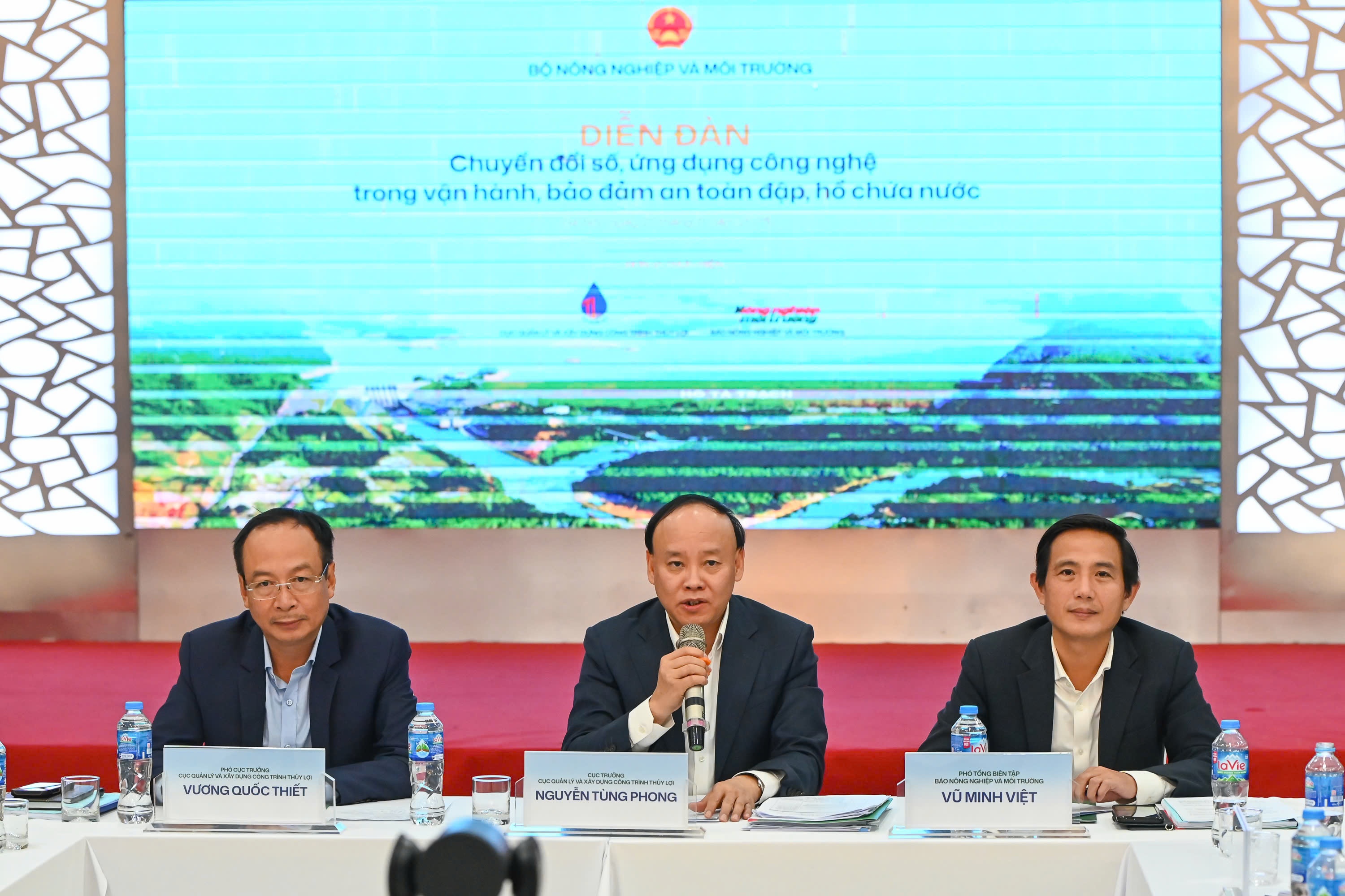 Quang cảnh diễn đàn