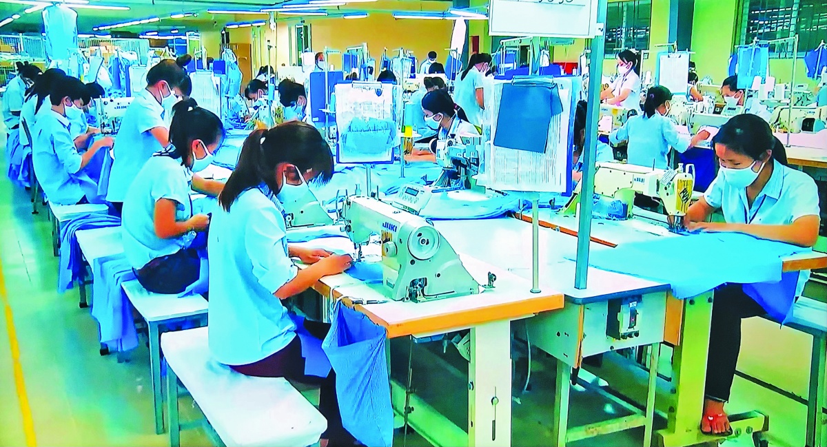 Khi năng suất lao động được nâng lên sẽ là động lực mạnh mẽ nhất để nền kinh tế Việt Nam thoát khỏi bẫy giá trị thấp Khi năng suất lao động được nâng lên sẽ là động lực mạnh mẽ nhất để nền kinh tế Việt Nam thoát khỏi bẫy giá trị thấp