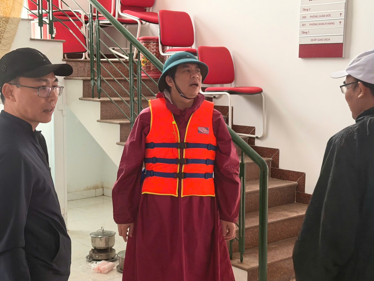 undefined Ngành Ngân hàng chủ động ứng phó mưa lũ, bảo đảm an toàn hệ thống tại Nam Trung Bộ và Tây Nguyên