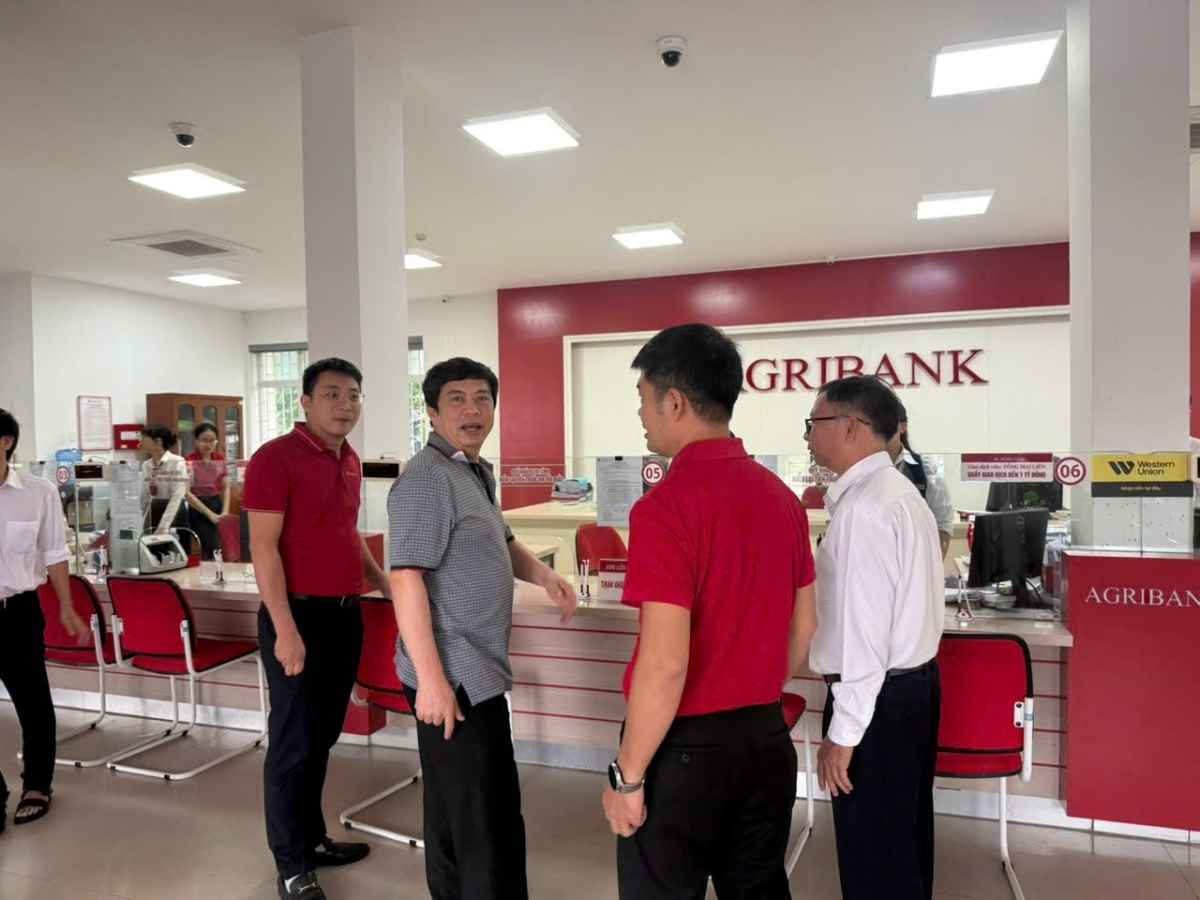 undefined Ngành Ngân hàng chủ động ứng phó mưa lũ, bảo đảm an toàn hệ thống tại Nam Trung Bộ và Tây Nguyên