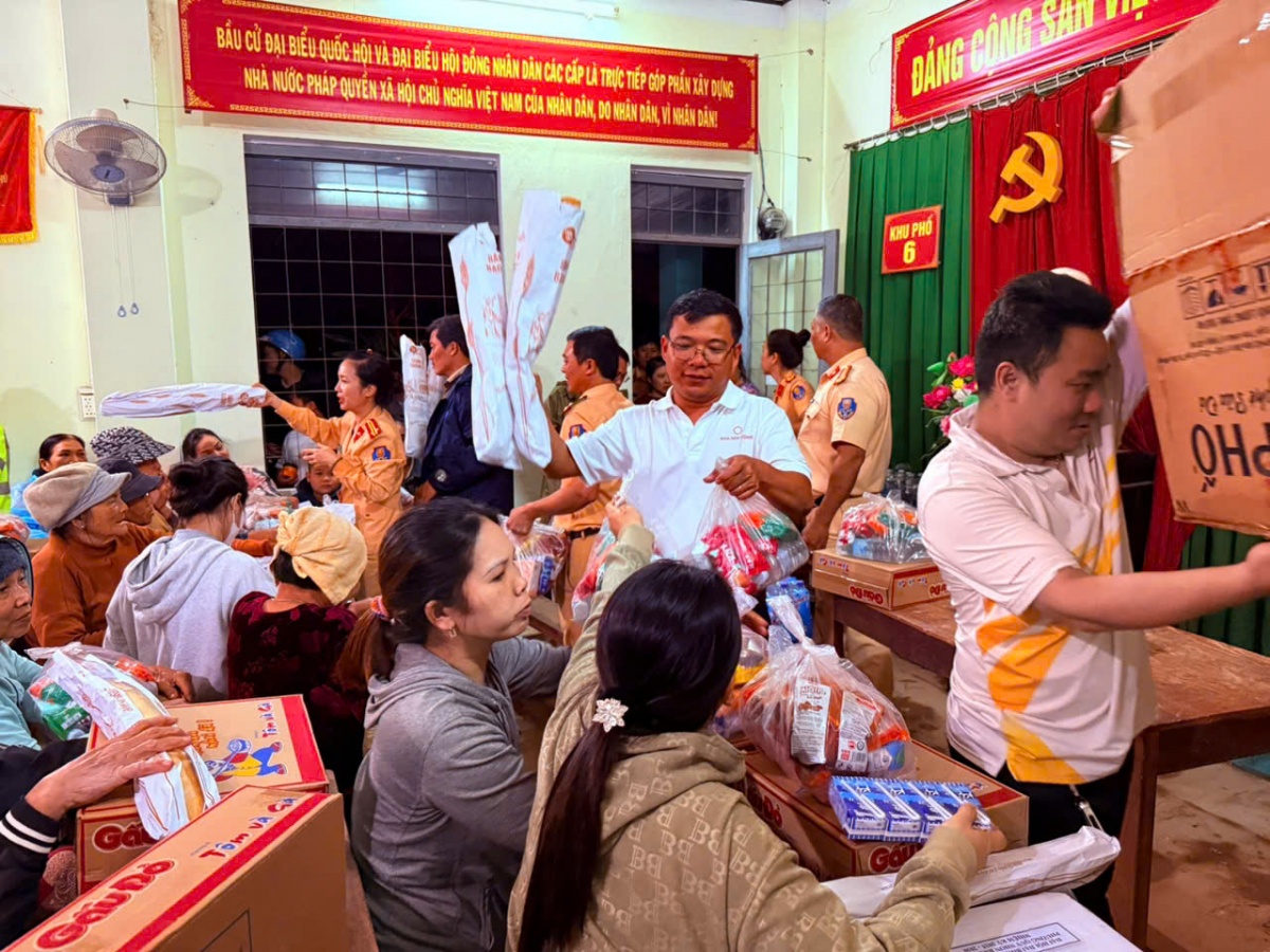 Tập đoàn Hoa Sen cấp tốc cứu trợ miền Trung trước mưa lũ lịch sử