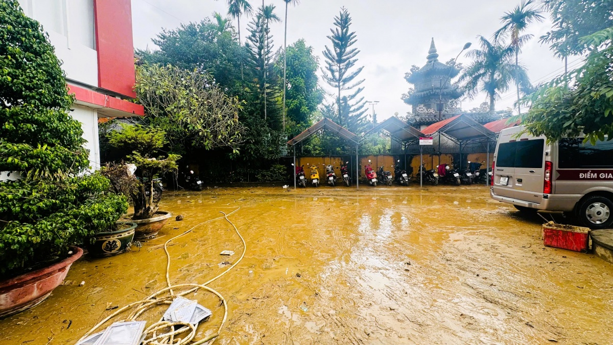 Đợt mưa lũ vừa qua đã gây thiệt hại nặng nề cho hệ thống Agribank trên địa bàn tỉnh Khánh Hòa. Đợt mưa lũ vừa qua đã gây thiệt hại nặng nề cho hệ thống Agribank trên địa bàn tỉnh Khánh Hòa.