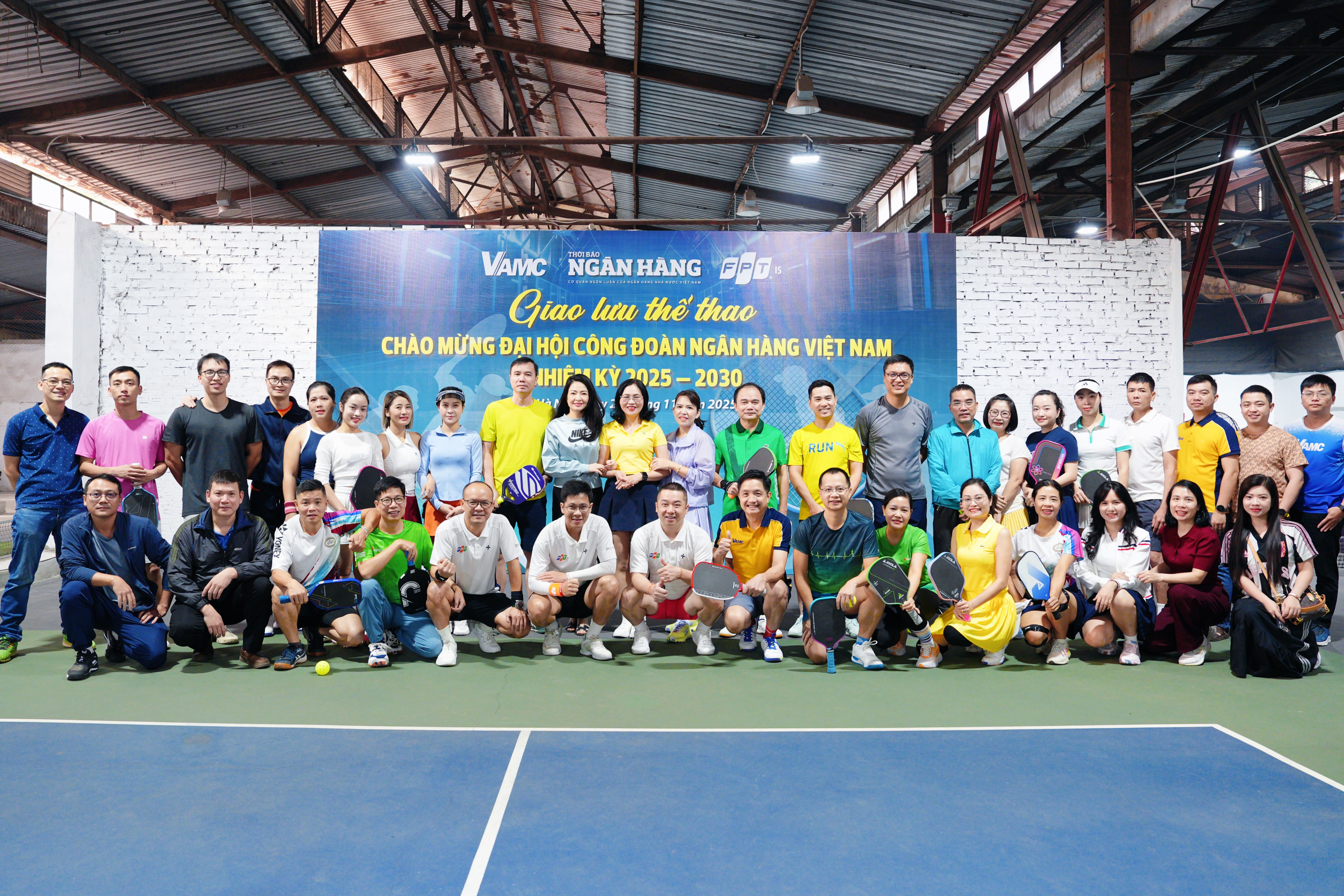 Giao lưu thể thao 3 đơn vị Thời báo Ngân hàng – VAMC – FPT IS: Toàn bộ giải thưởng ủng hộ đồng bào vùng lũ