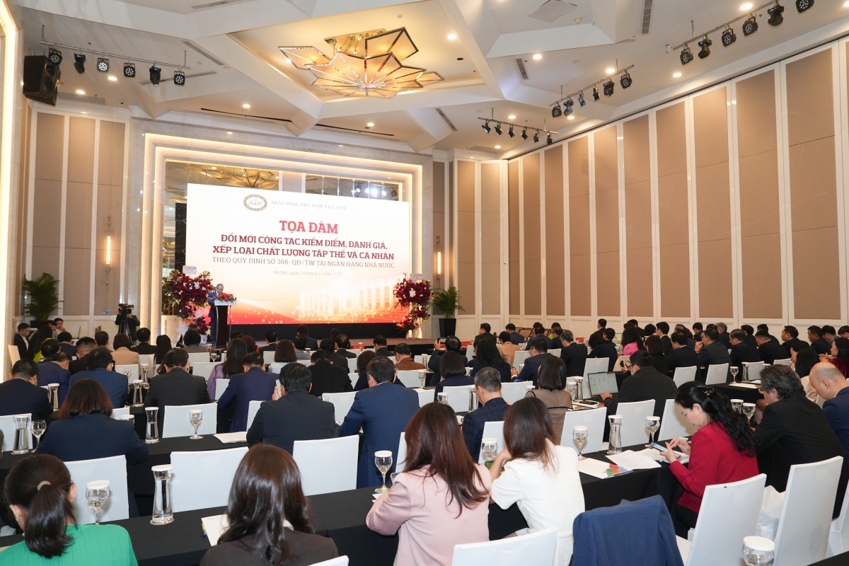 NHNN quyết tâm đổi mới toàn diện công tác đánh giá, kiểm điểm và xếp loại chất lượng cán bộ NHNN quyết tâm đổi mới toàn diện công tác đánh giá, kiểm điểm và xếp loại chất lượng cán bộ