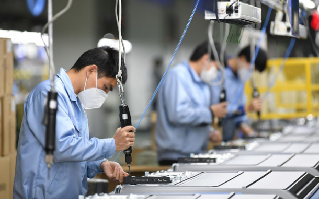 Nâng chất lượng nguồn nhân lực Việt Nam trong thời kỳ đổi mới: Từ đào tạo đến thích ứng thực tiễn