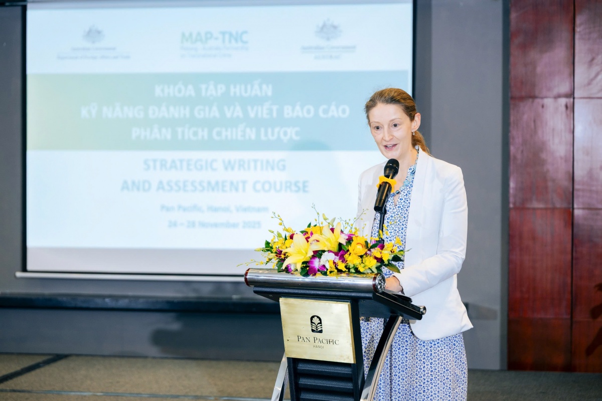 Quyền Phó Đại sứ Cecilia Brennan chia sẻ tại Khóa học Quyền Phó Đại sứ Cecilia Brennan chia sẻ tại Khóa học