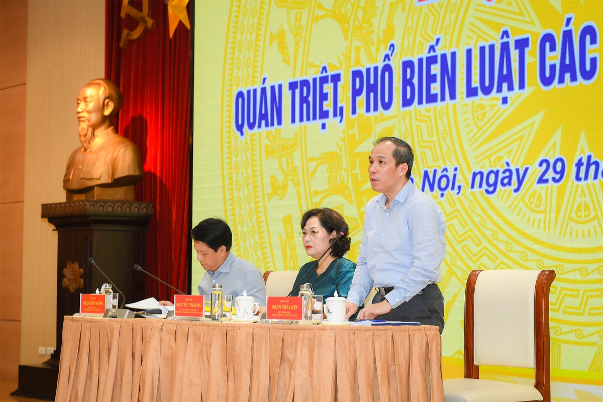 Phó Thống đốc NHNN Đoàn Thái Sơn phát biểu tại Hội nghị Quán triệt, phổ biến Luật Các tổ chức tín dụng Phó Thống đốc NHNN Đoàn Thái Sơn phát biểu tại Hội nghị Quán triệt, phổ biến Luật Các tổ chức tín dụng