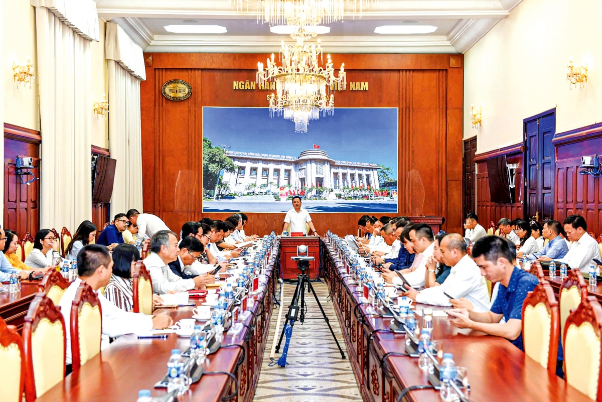 Phó Thống đốc Nguyễn Ngọc Cảnh phát biểu tại buổi làm việc với đại diện các bộ: Tài chính, Xây dựng, Công thương, Khoa học - Công nghệ và 21 NHTM để triển khai gói tín dụng ưu đãi 500 nghìn tỷ đồng cho doanh nghiệp đầu tư hạ tầng, công nghệ số Phó Thống đốc Nguyễn Ngọc Cảnh phát biểu tại buổi làm việc với đại diện các bộ: Tài chính, Xây dựng, Công thương, Khoa học - Công nghệ và 21 NHTM để triển khai gói tín dụng ưu đãi 500 nghìn tỷ đồng cho doanh nghiệp đầu tư hạ tầng, công nghệ số