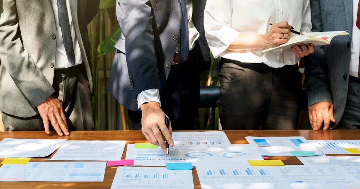 Chuẩn hóa để vận hành hay linh hoạt để thích ứng?