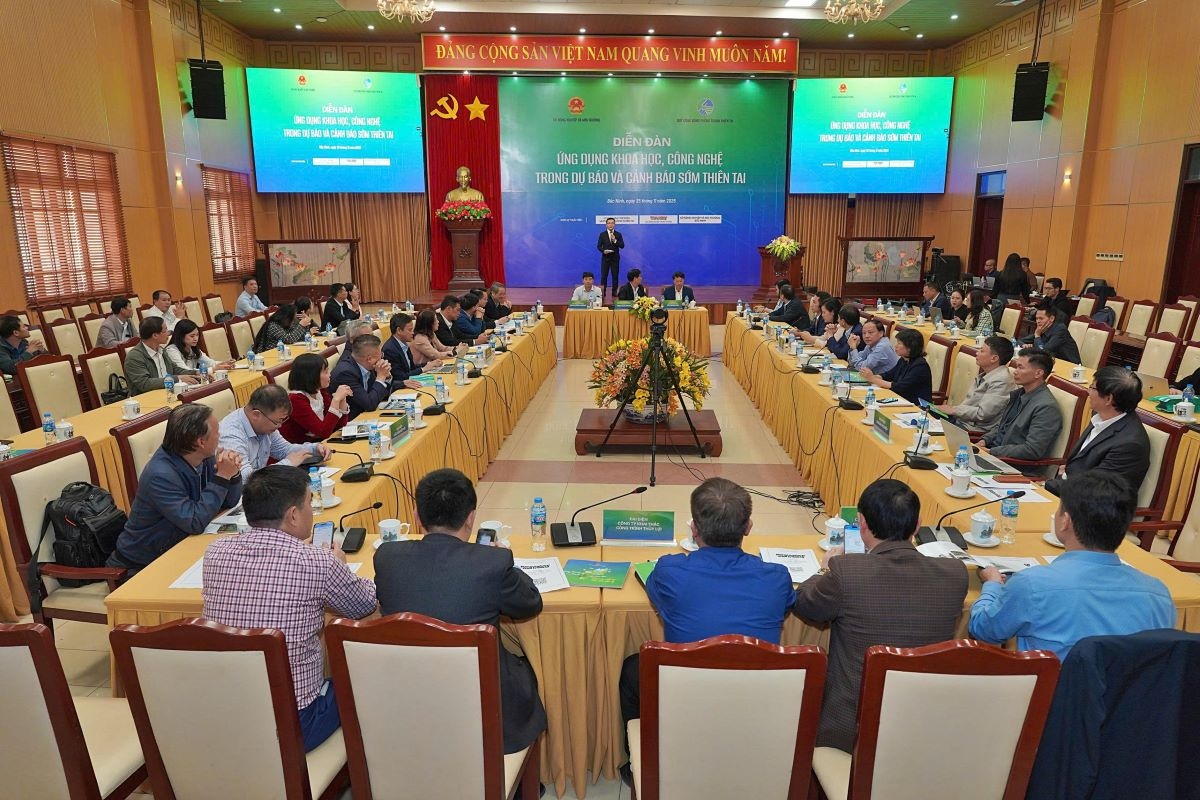 Quang cảnh diễn đàn Quang cảnh diễn đàn