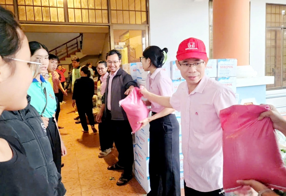 Ngân hàng Chính sách xã hội Đắk Lắk kịp thời hỗ trợ người dân vùng bão lũ