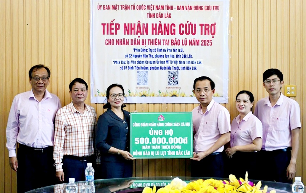 Ngân hàng Chính sách xã hội Đắk Lắk kịp thời hỗ trợ người dân vùng bão lũ