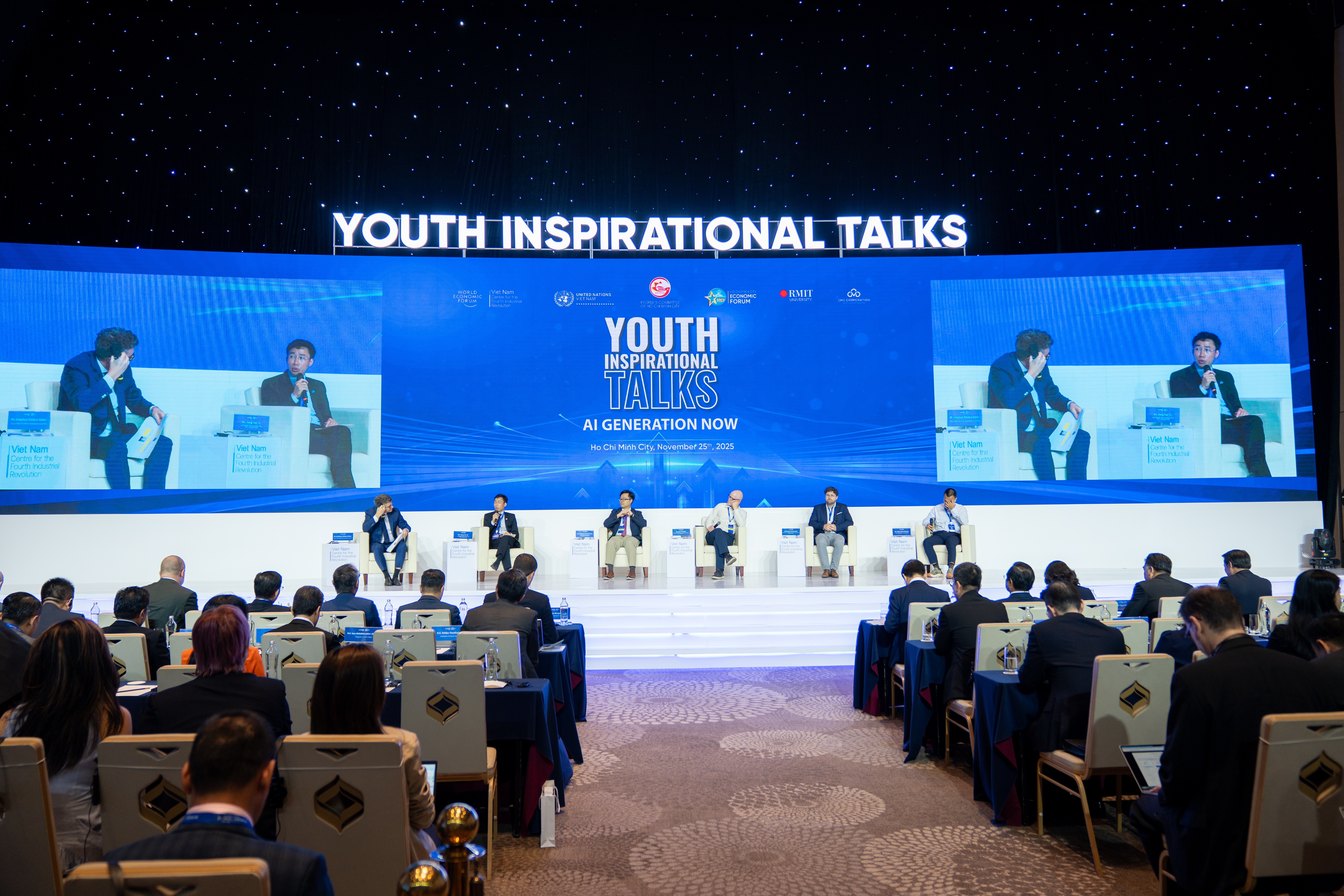 Các diễn giả chia sẻ trong tọa đàm Chính sách phát triển nhân tài trong kỷ nguyên số