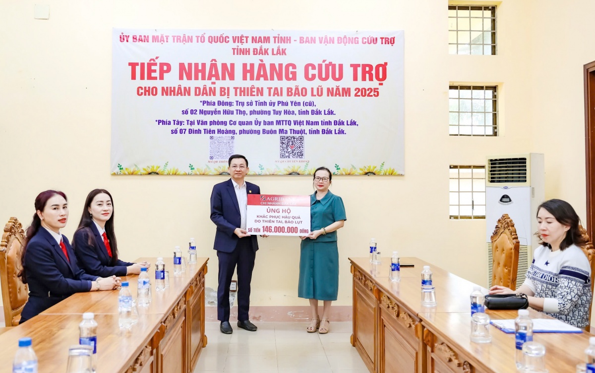 Agribank Chi nhánh Đắk Lắk chung tay hỗ trợ đồng bào vùng lũ