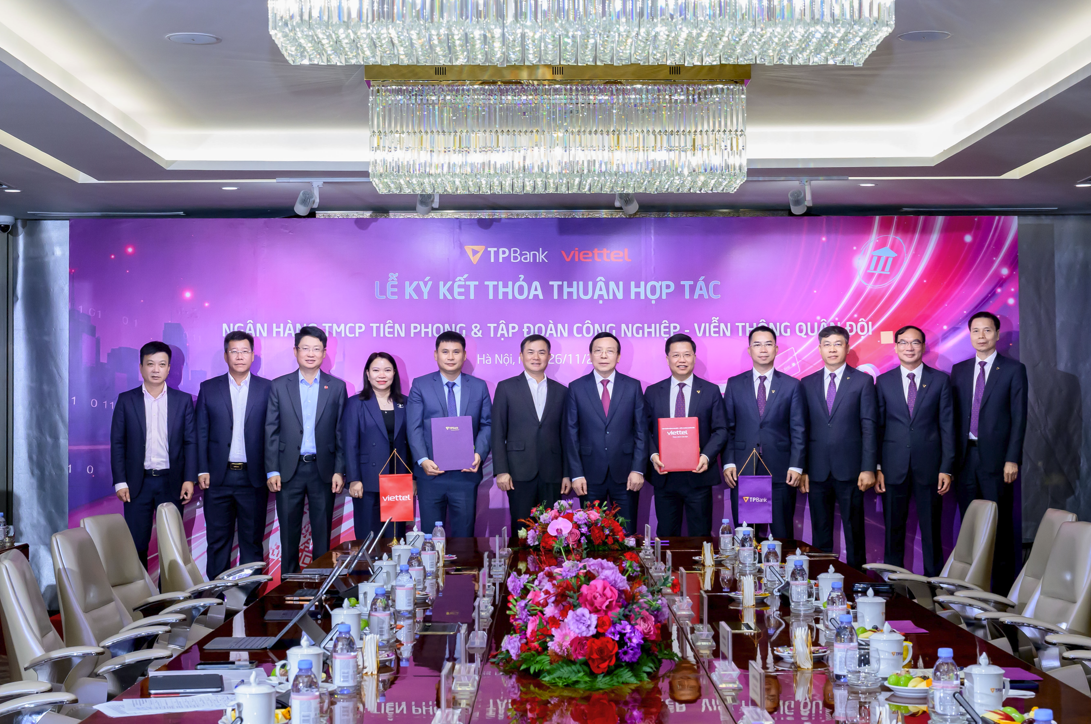 Hợp tác chiến lược thúc đẩy chuyển đổi số toàn diện giữa TPBank và Viettel