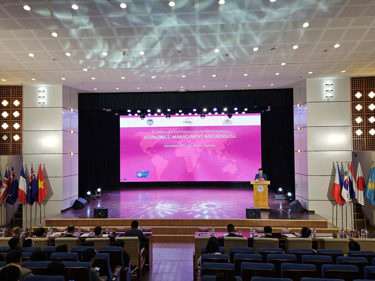 Việt Nam giữ đà tăng trưởng giữa biến động toàn cầu Việt Nam giữ đà tăng trưởng giữa biến động toàn cầu