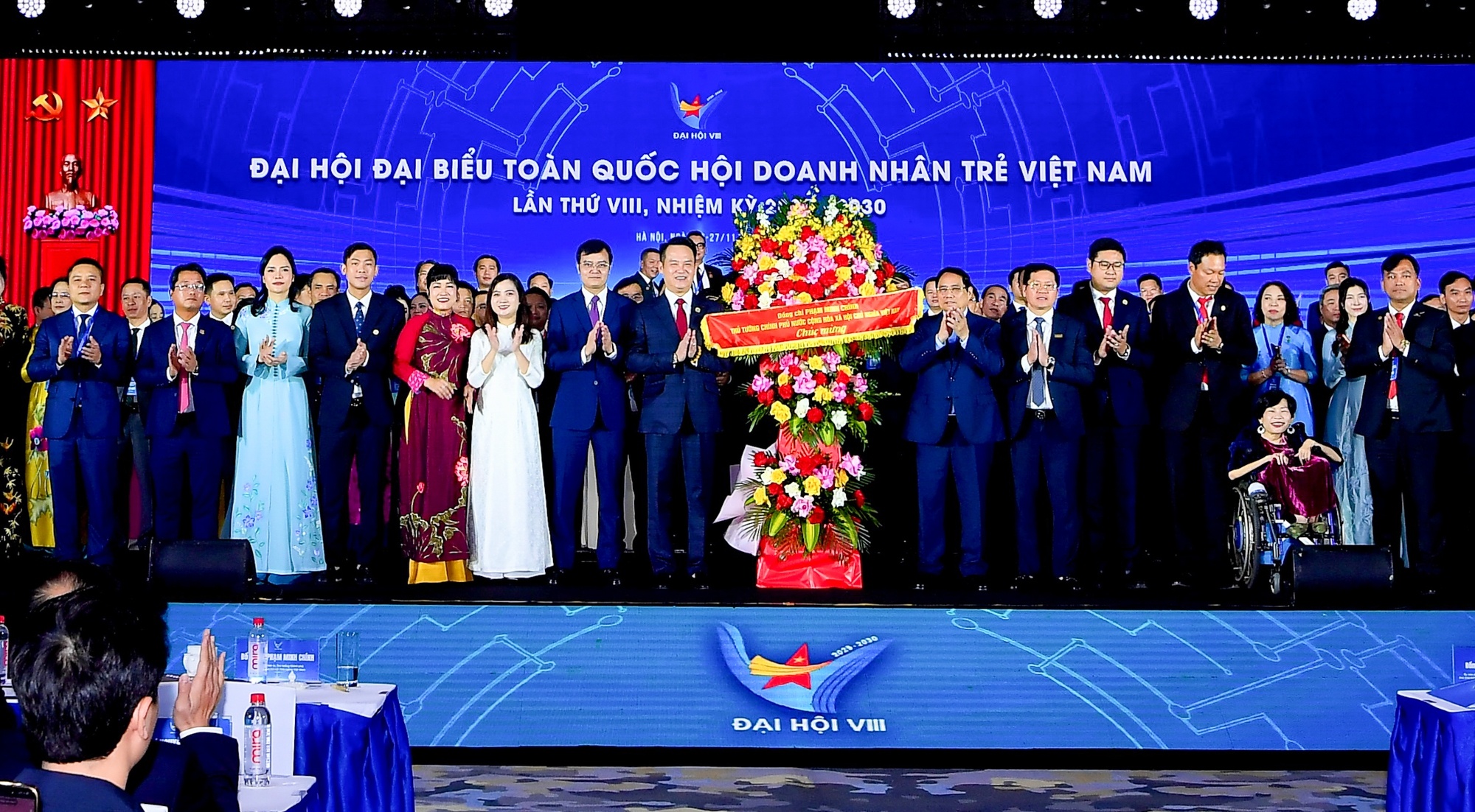 Thủ tướng dự Đại hội đại biểu toàn quốc Hội Doanh nhân trẻ Việt Nam lần thứ VIII - Ảnh: VGP/Nhật Bắc