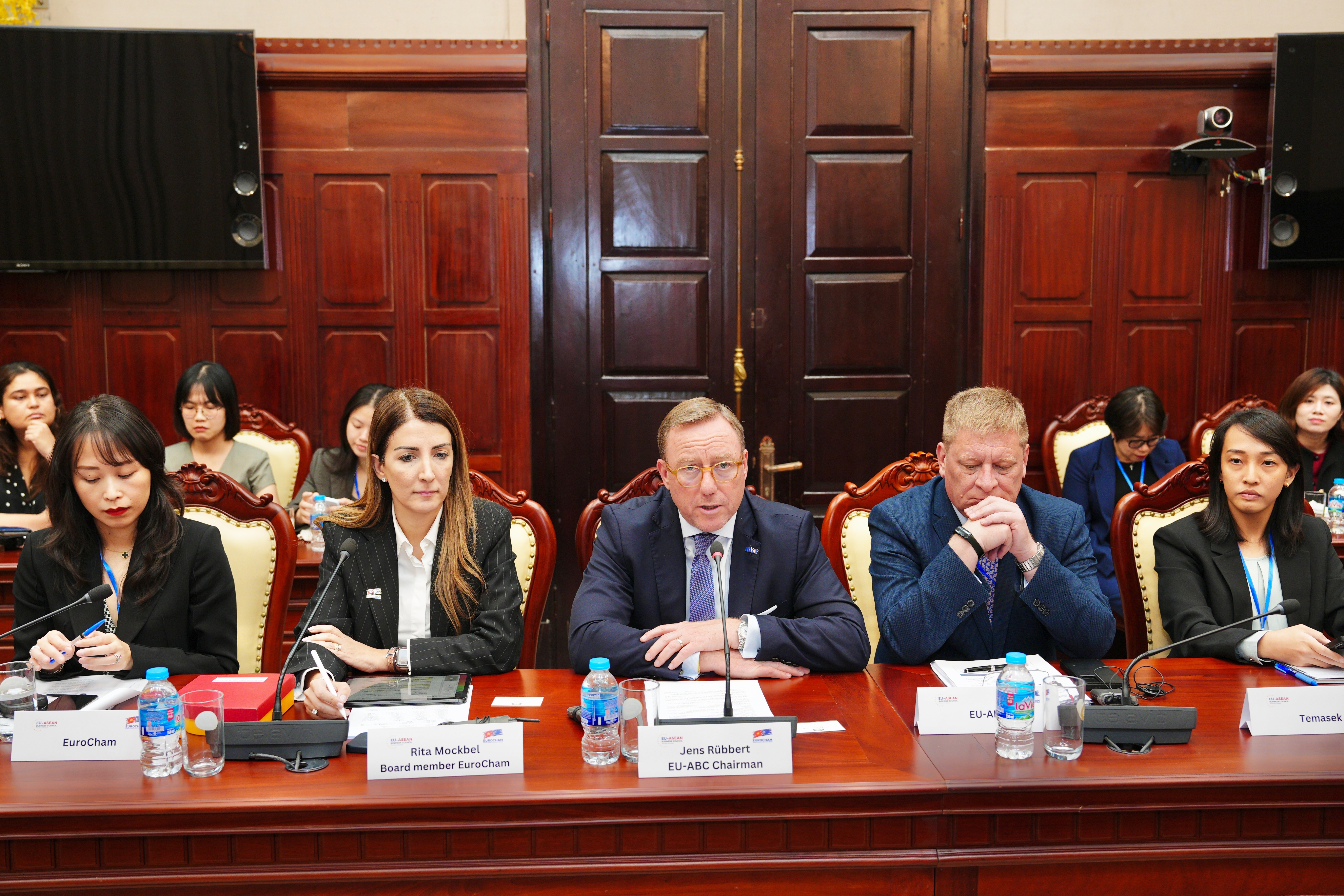 Ông Jens Rubbert, Chủ tịch EU-ABC, Giám đốc Điều hành và Giám đốc Khu vực châu Á-Thái Bình Dương, Ngân hàng Landesbank Baden-Wurttemberg phát biểu tại buổi tiếp Ông Jens Rubbert, Chủ tịch EU-ABC, Giám đốc Điều hành và Giám đốc Khu vực châu Á-Thái Bình Dương, Ngân hàng Landesbank Baden-Wurttemberg phát biểu tại buổi tiếp