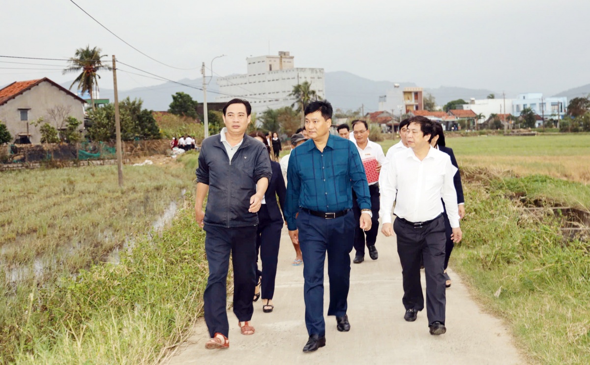 Agribank kịp thời hỗ trợ bà con vùng lũ vượt qua khó khăn