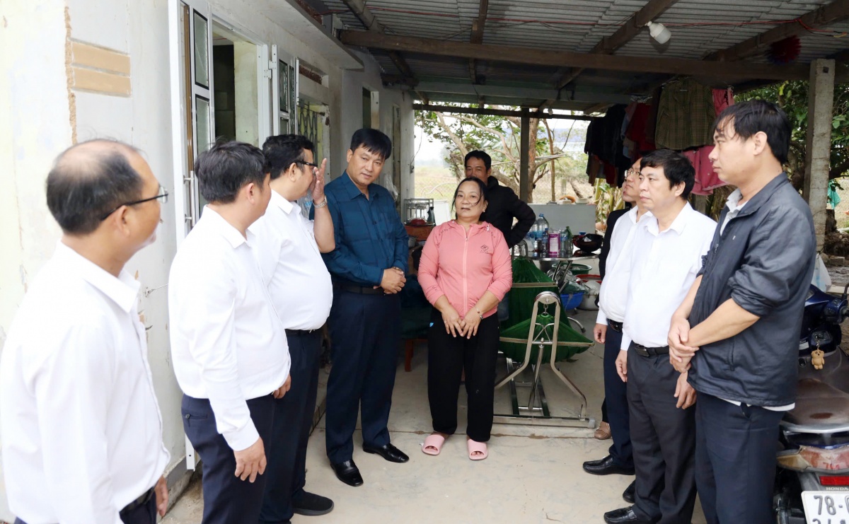 Agribank kịp thời hỗ trợ bà con vùng lũ vượt qua khó khăn