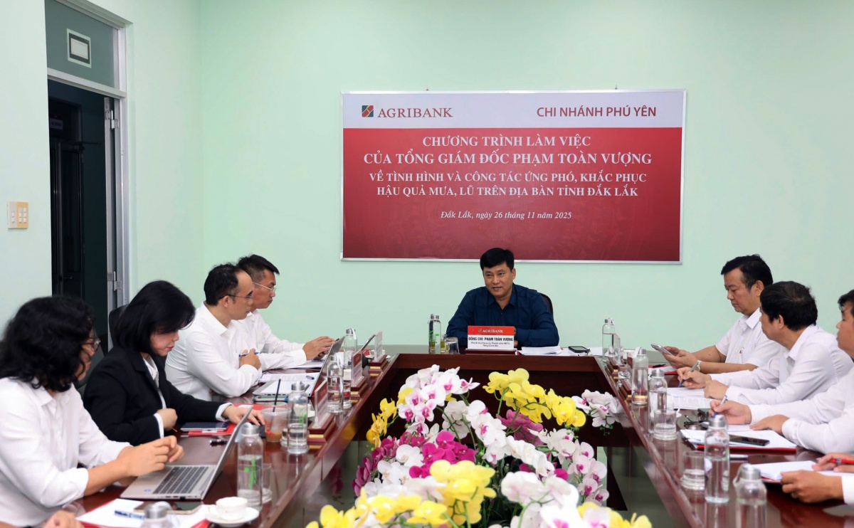 Agribank kịp thời hỗ trợ bà con vùng lũ vượt qua khó khăn