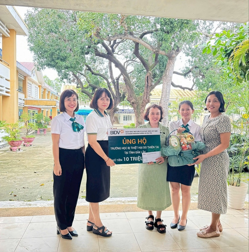 BIDV chung tay sẻ chia cùng đồng bào vùng bão lũ miền Trung