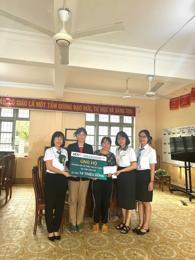 BIDV chung tay sẻ chia cùng đồng bào vùng bão lũ miền Trung