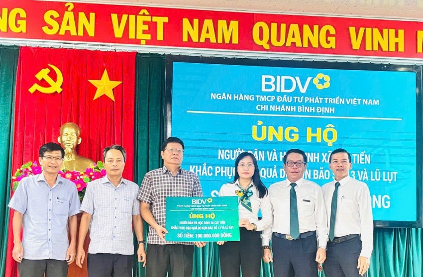 BIDV chung tay sẻ chia cùng đồng bào vùng bão lũ miền Trung