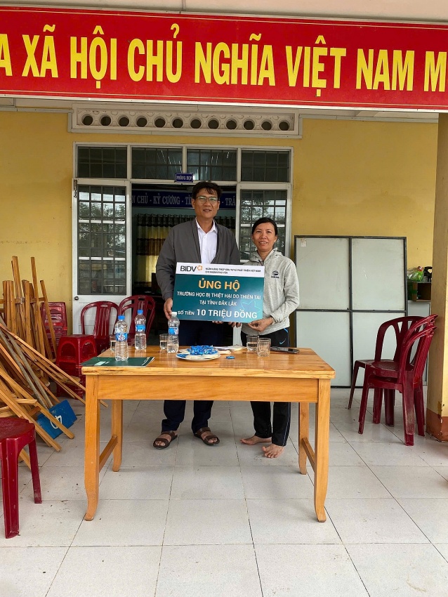 BIDV chung tay sẻ chia cùng đồng bào vùng bão lũ miền Trung