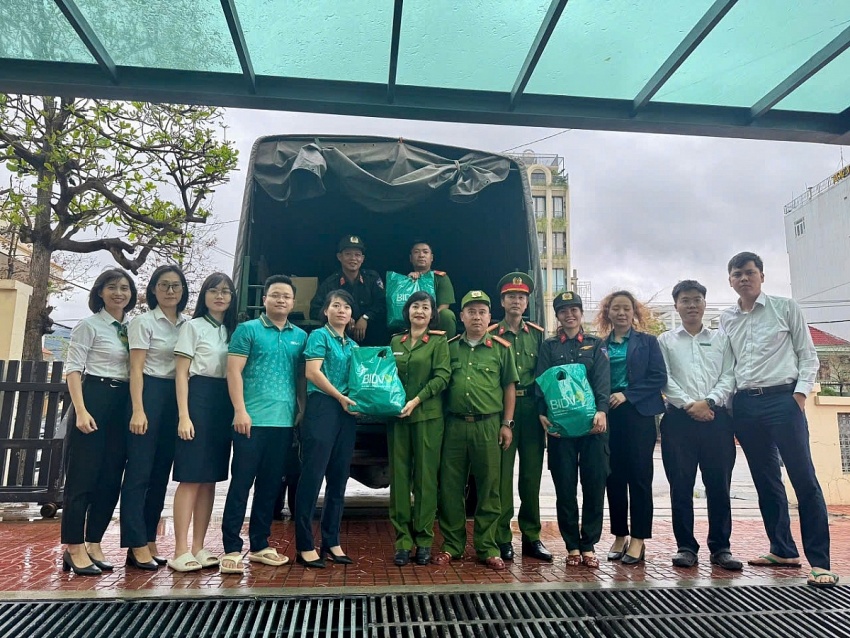 BIDV chung tay sẻ chia cùng đồng bào vùng bão lũ miền Trung