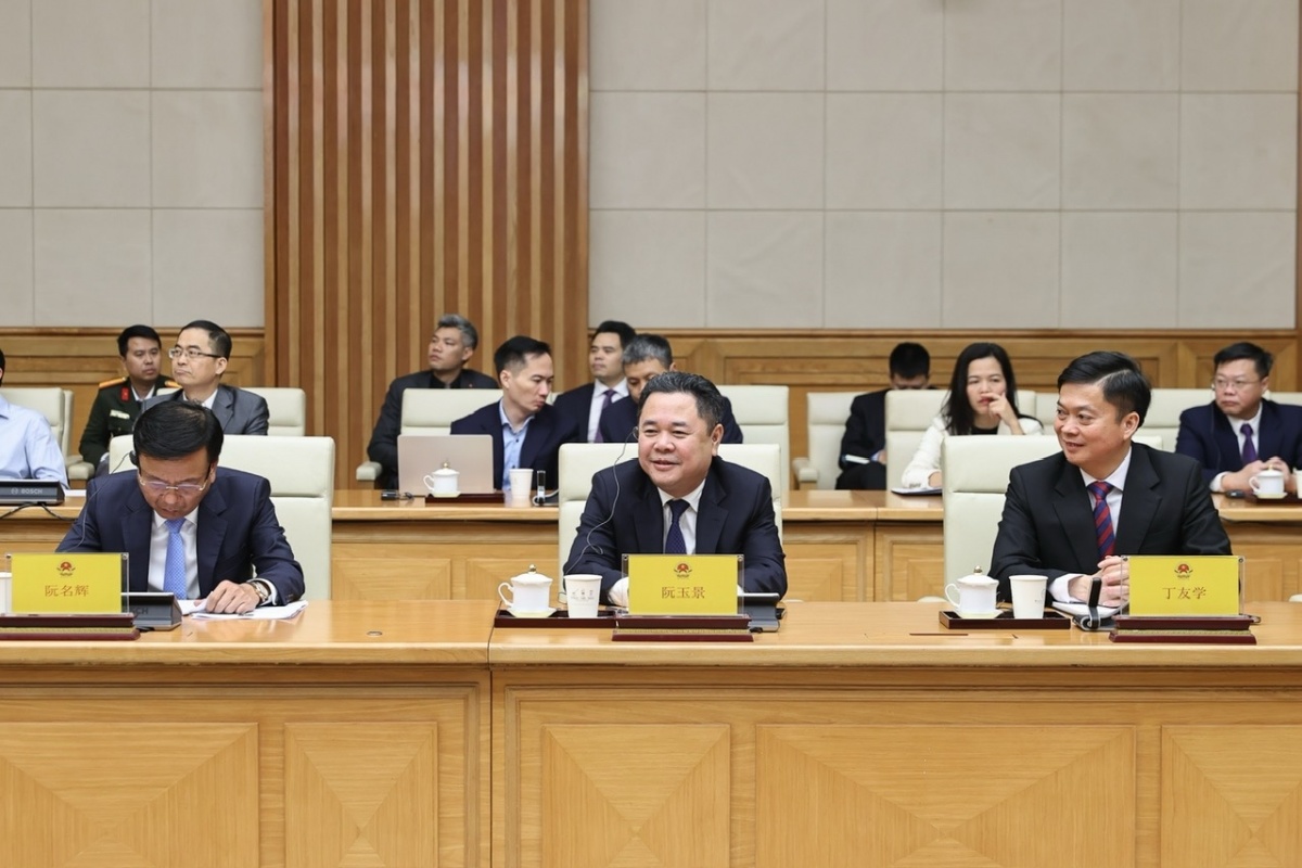 Thủ tướng đề nghị đẩy mạnh hợp tác kinh tế xanh, trí tuệ nhân tạo với Quảng Tây