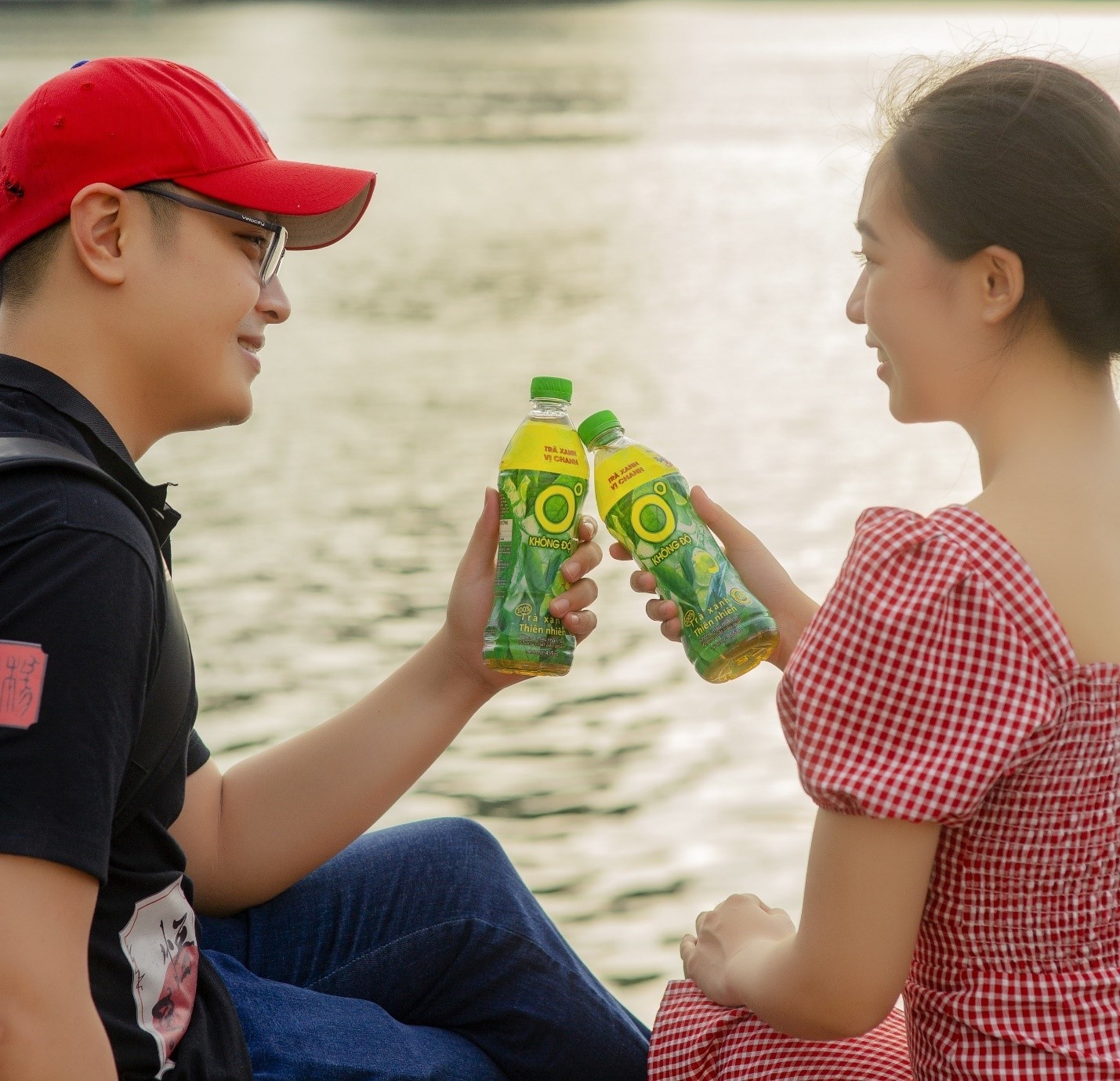 Được làm từ trà xanh thiên nhiên nguyên chất với EGCG, Trà Xanh Không Độ là thức uống yêu thích của người trẻ để giải nhiệt cuộc sống, tìm lại cảm hứng sáng tạo.