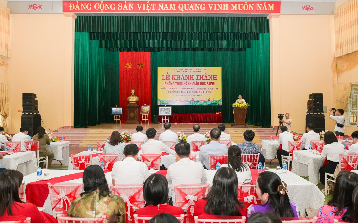 Petrovietnam/PV GAS trao tặng phòng thực hành STEM tại Ninh Bình