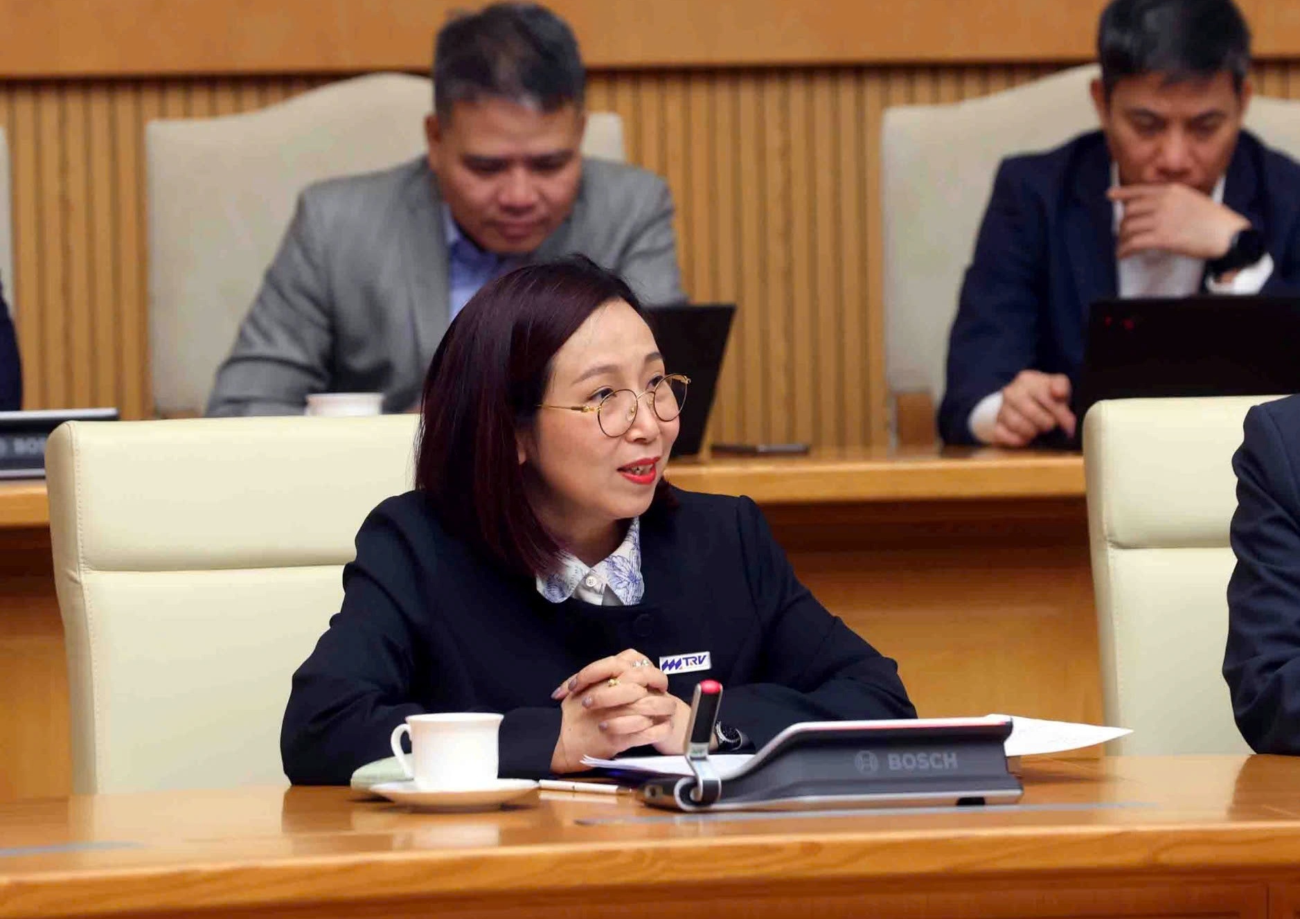 Đại diện Công ty cổ phần Vận tải đường sắt Việt Nam phát biểu tại cuộc họp - Ảnh: VGP/Nguyễn Hoàng