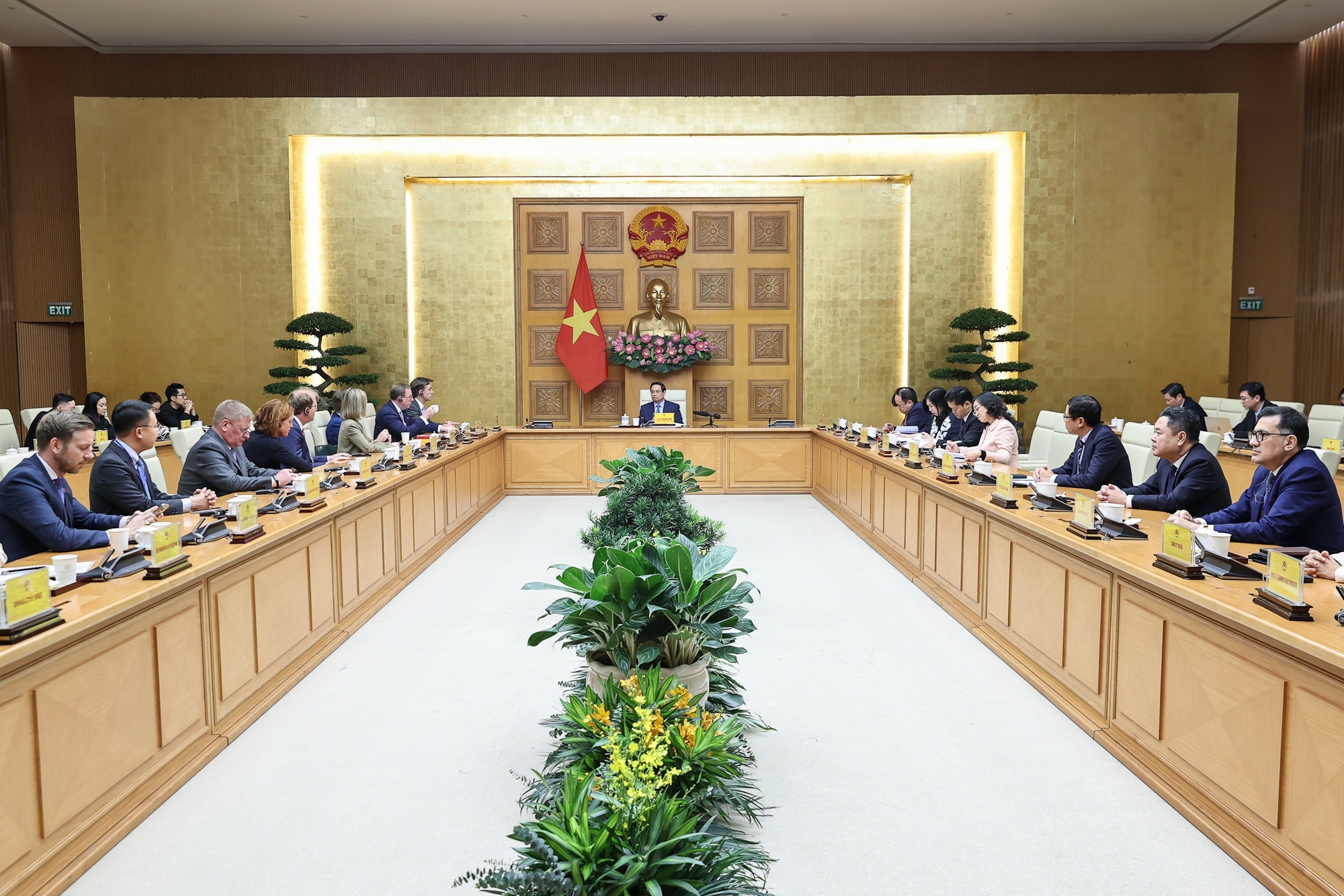 Thủ tướng vui mừng nhận thấy quan hệ Việt Nam - EU phát triển năng động, thực chất trên nhiều lĩnh vực, châu Âu là người bạn chân thành, tin cậy, trong đó thương mại – đầu tư là một trụ cột hợp tác quan trọng - Ảnh: VGP/Nhật Bắc