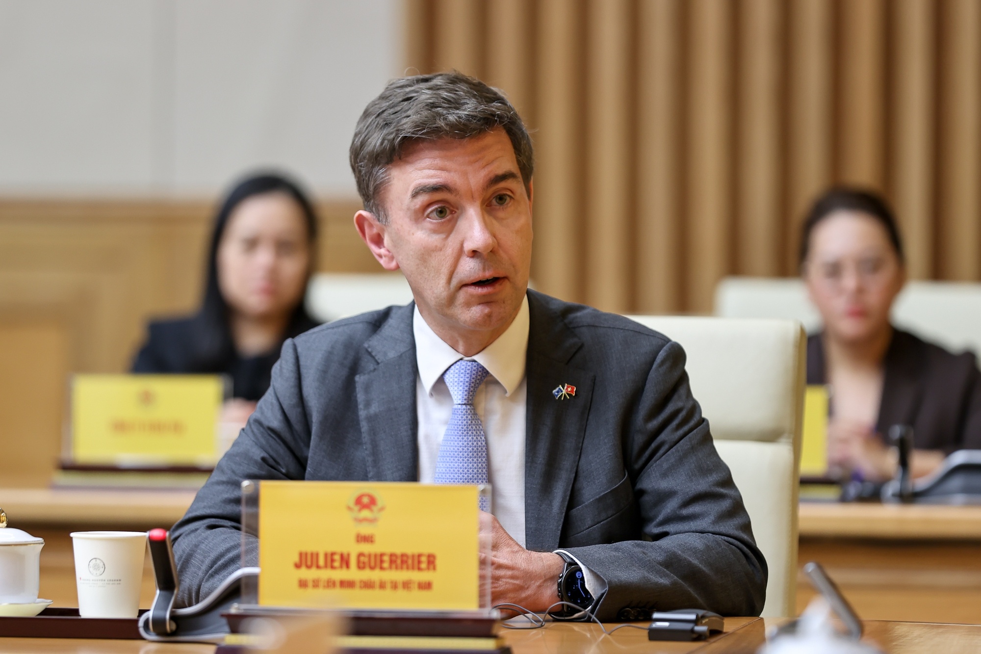 Đại sứ Julien Guerrier cho biết, ông đã theo dõi các hoạt động hằng tuần của Thủ tướng Chính phủ liên quan chống khai thác IUU và đang thúc đẩy các công việc để có thể bảo đảm yêu cầu đề ra - Ảnh: VGP/Nhật Bắc