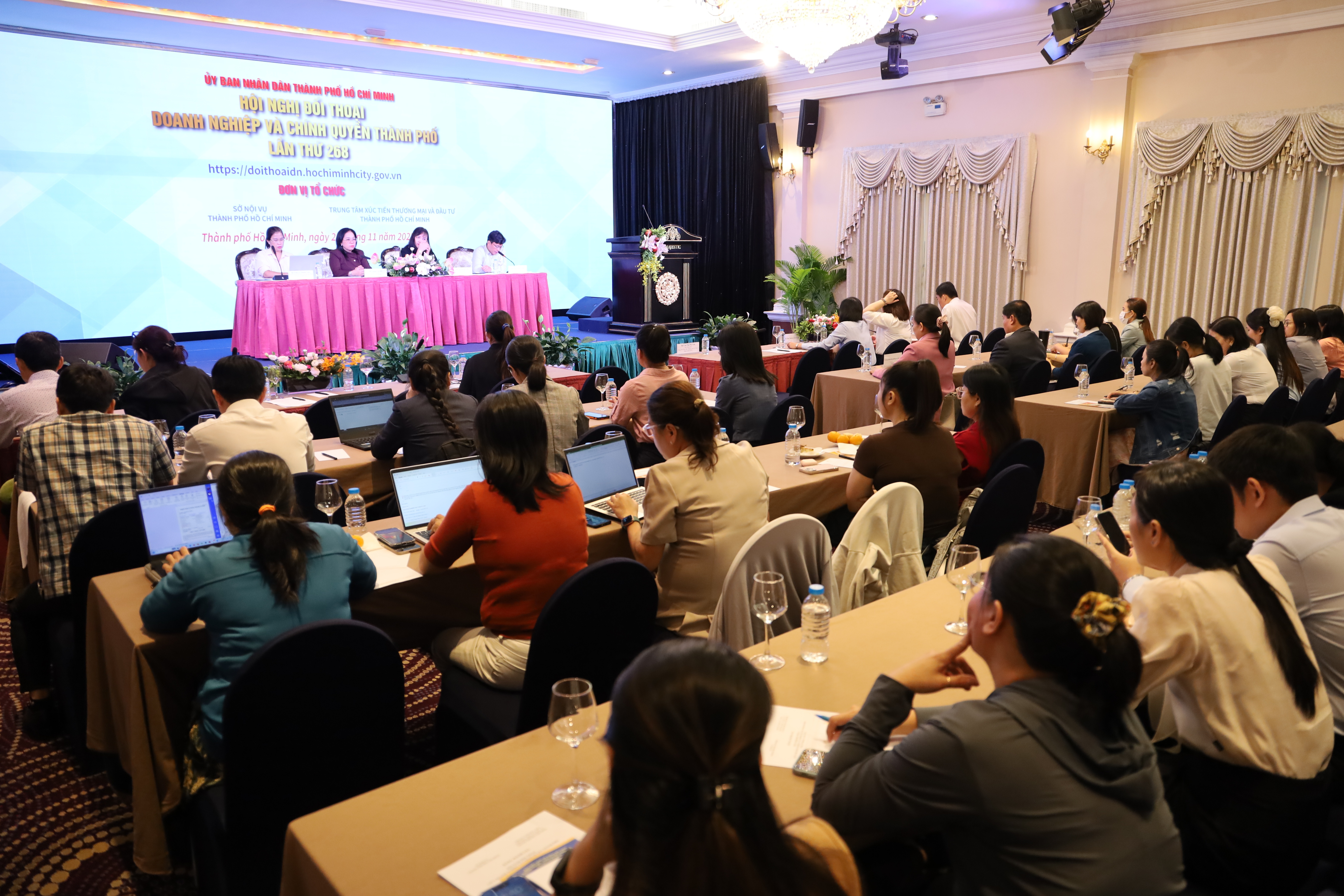 nhiều doanh nghiệp trên địa bàn TP. Hồ Chí Minh phản ánh sự chồng chéo và mong muốn đơn giản hóa quy trình báo cáo lao động hàng quý