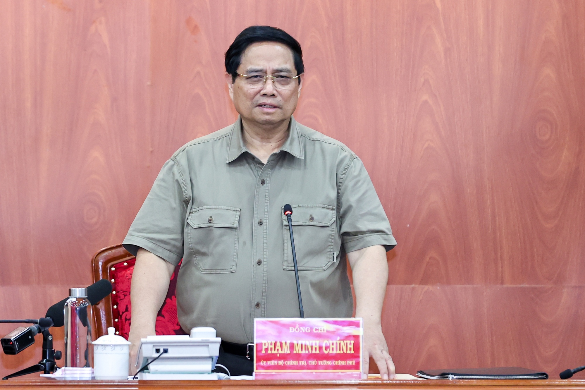 Thủ tướng: Triển khai Triển khai thần tốc dựng lại nhà cho đồng bào bị thiên tai